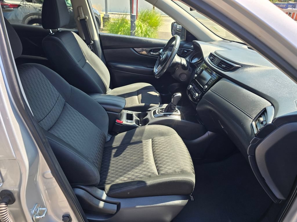 Used 2018 Nissan Rogue SV AWD/4WD image 11