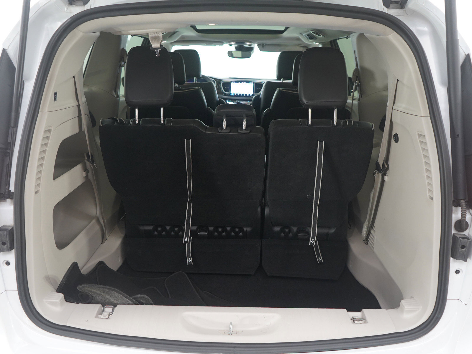 Used 2024 Chrysler Pacifica Limited image 18