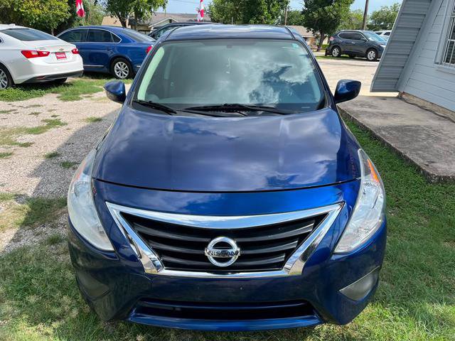 Used 2018 Nissan Versa SV FWD image 2