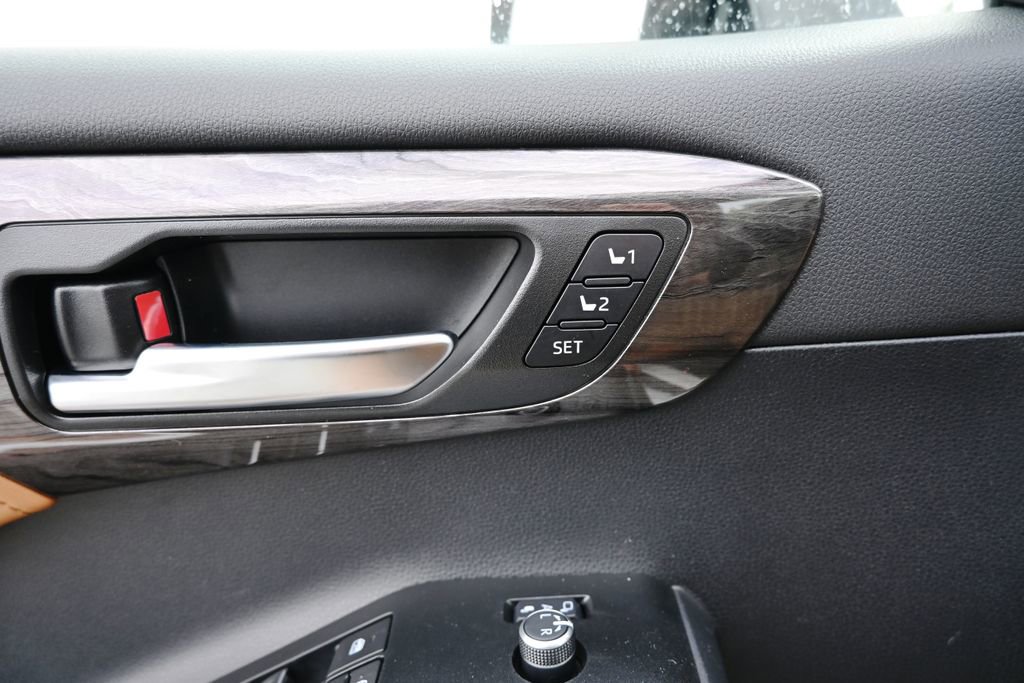 New 2026 Toyota Highlander Platinum image 31