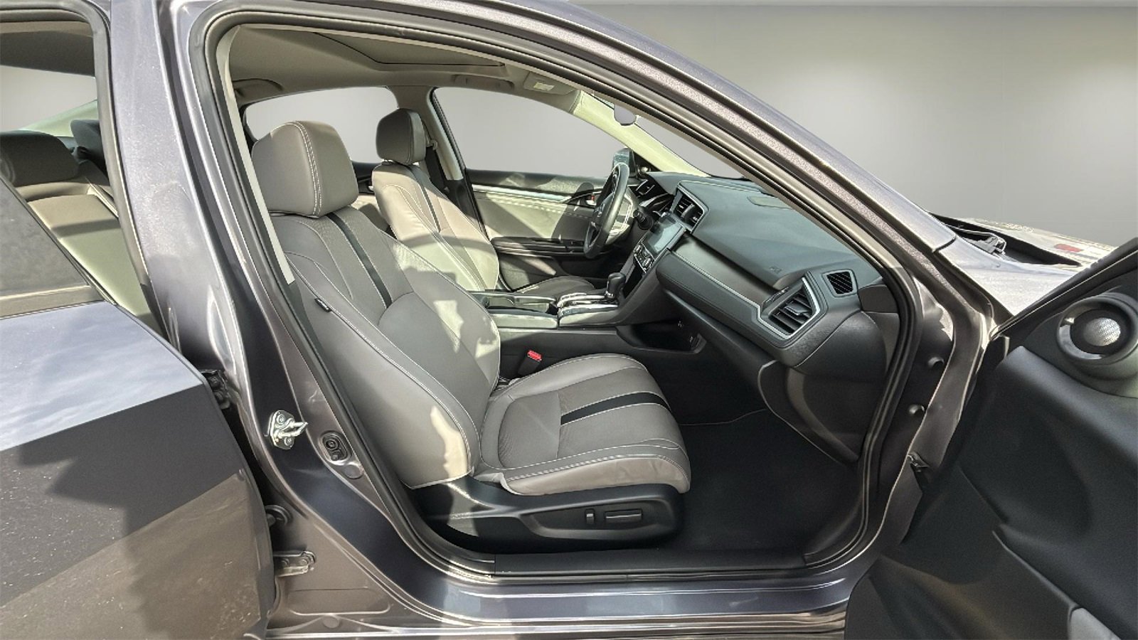 Used 2017 Honda Civic Touring image 10