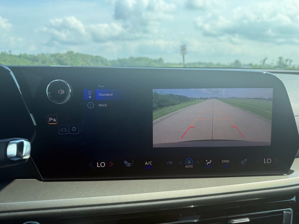 New 2026 Chevrolet Traverse LT w/ Midnight/Sport Edition FWD image 42
