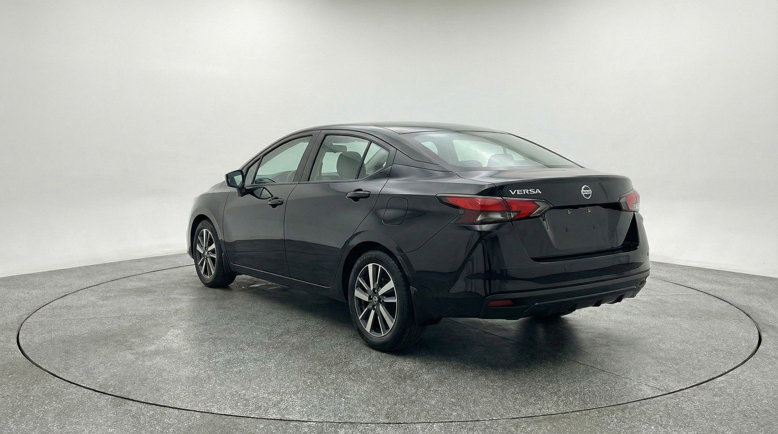 Used 2025 Nissan Versa SV image 6