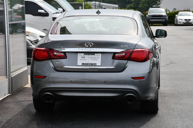 Used 2015 INFINITI Q70 3.7 w/ Deluxe Touring Package AWD/4WD image 9