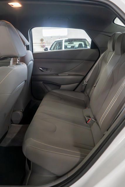 Used 2021 Hyundai Elantra Blue image 13