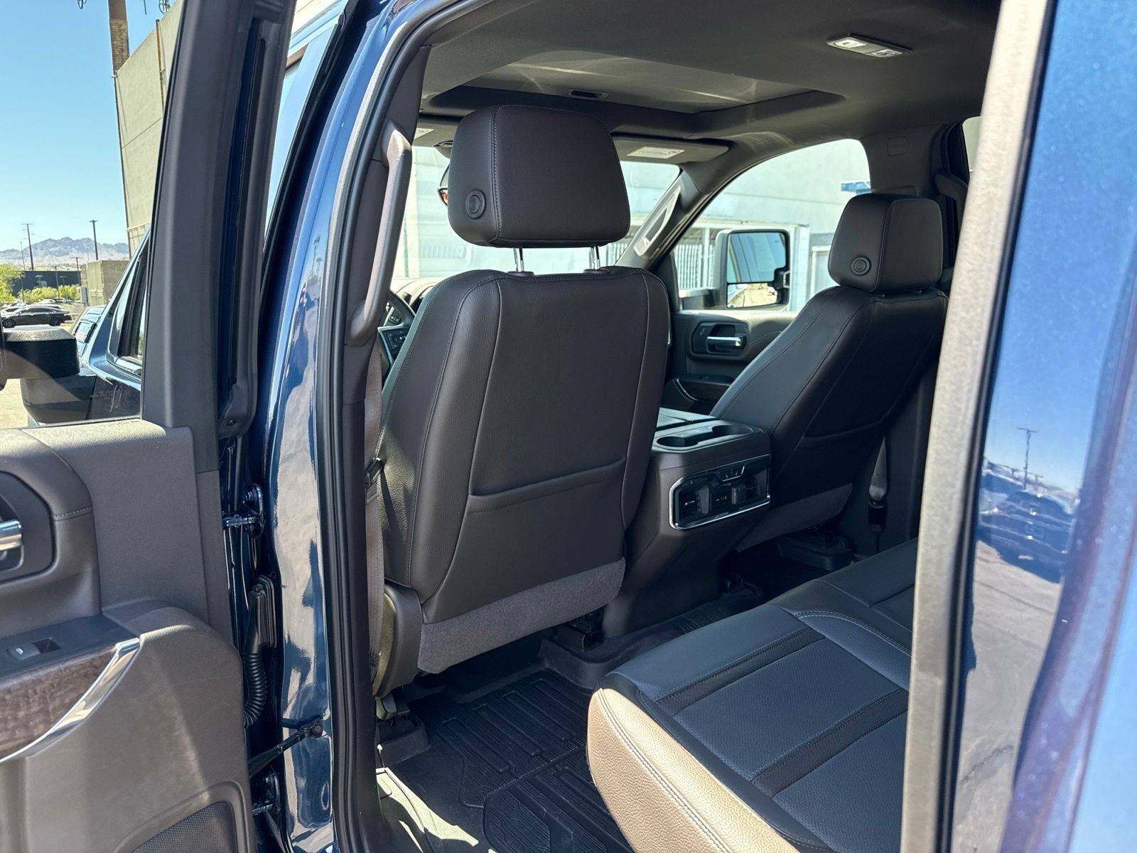 Used 2023 GMC Sierra 3500 Denali w/ Denali Ultimate Package AWD/4WD image 16