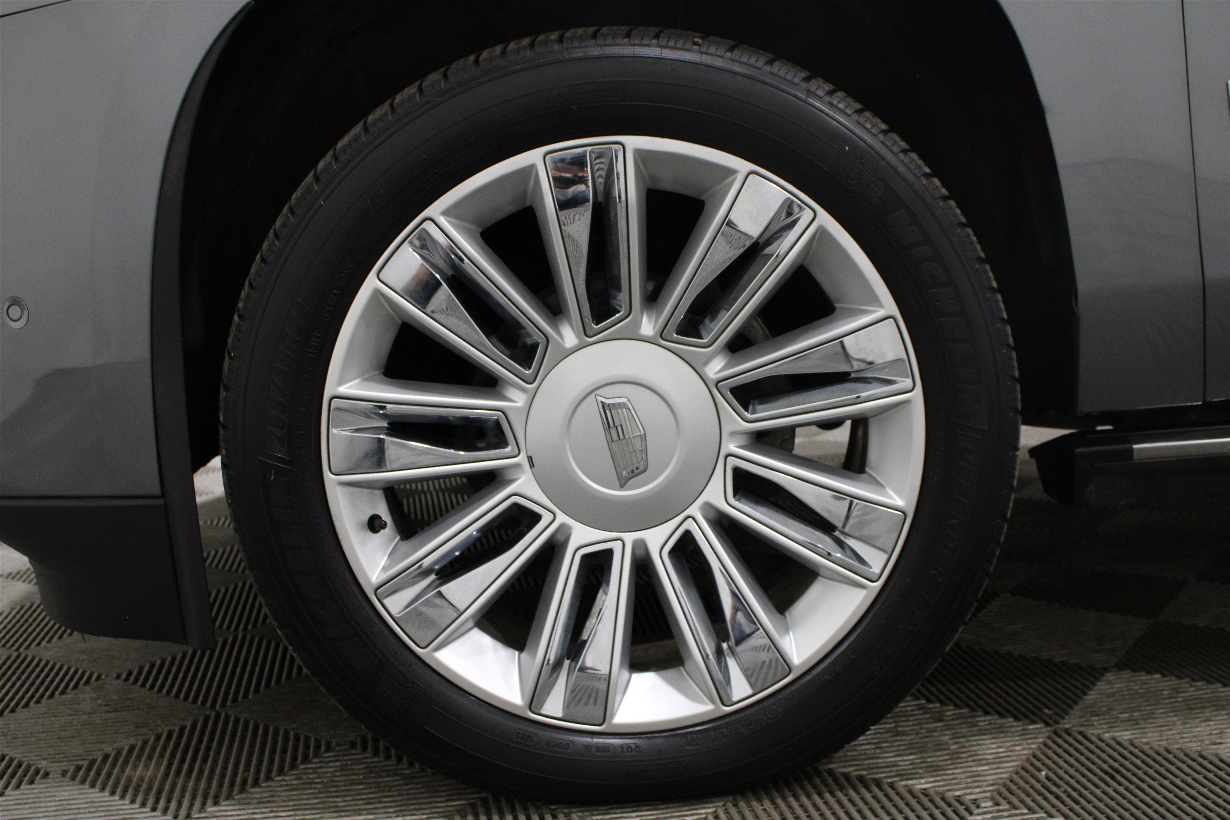 Used 2019 Cadillac Escalade ESV Platinum image 39