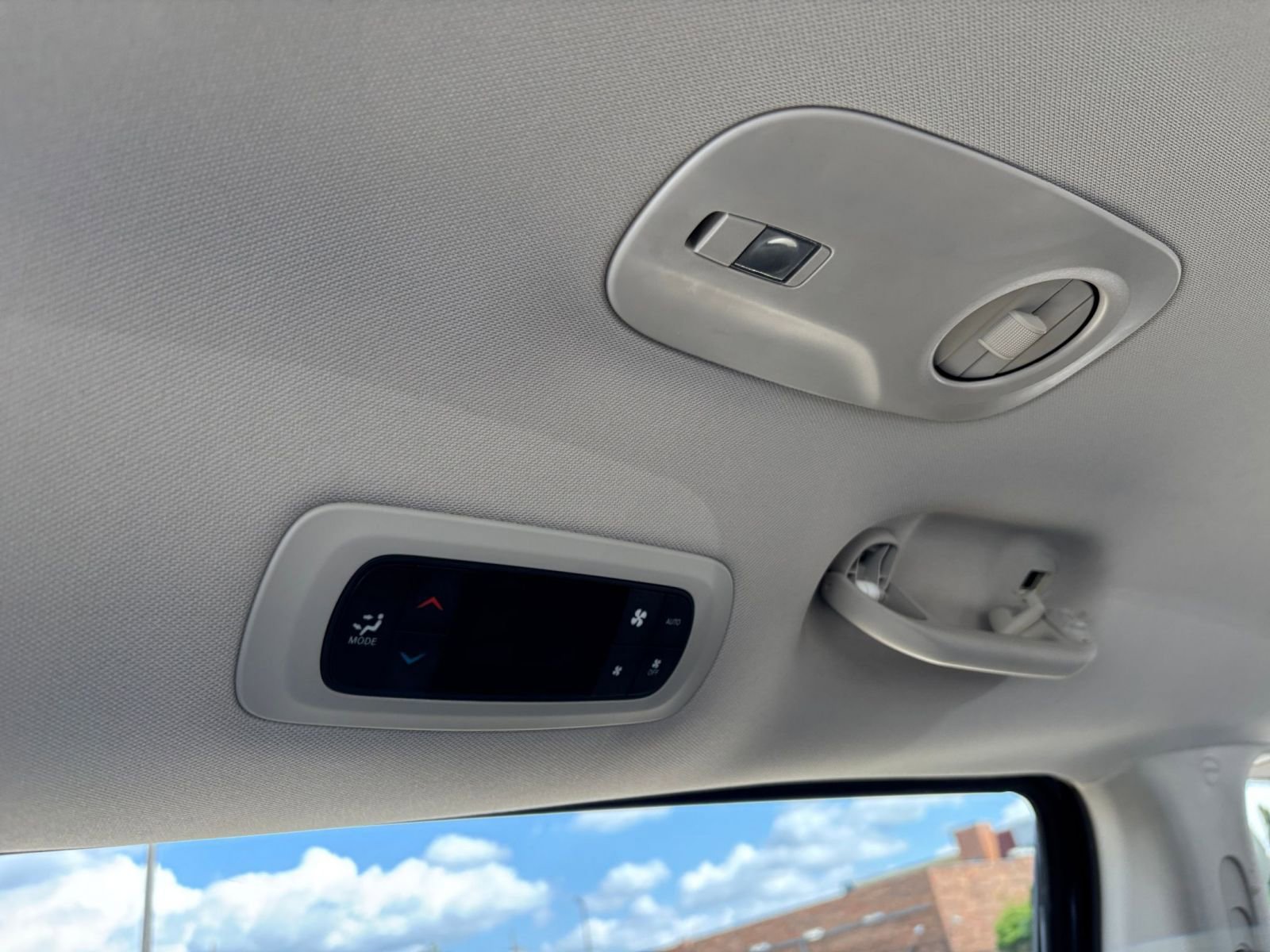 Used 2023 Chrysler Pacifica Touring-L FWD image 24