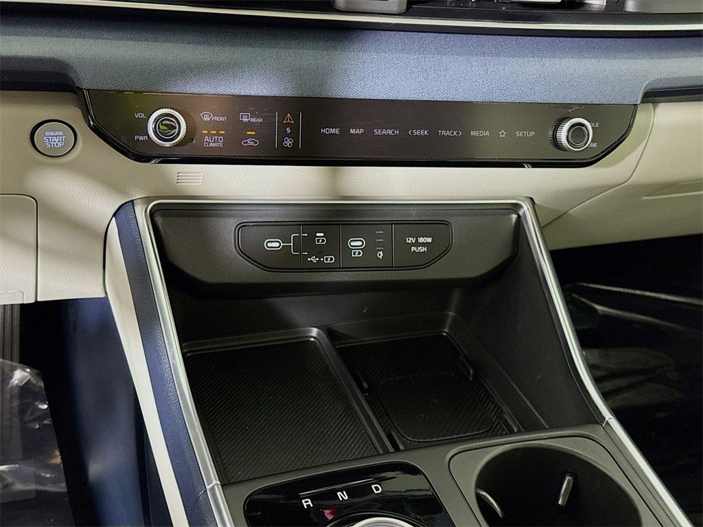 Used 2026 Kia Carnival EX image 10