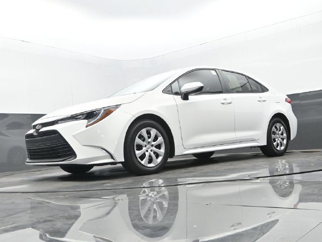 Used 2025 Toyota Corolla LE FWD image 27