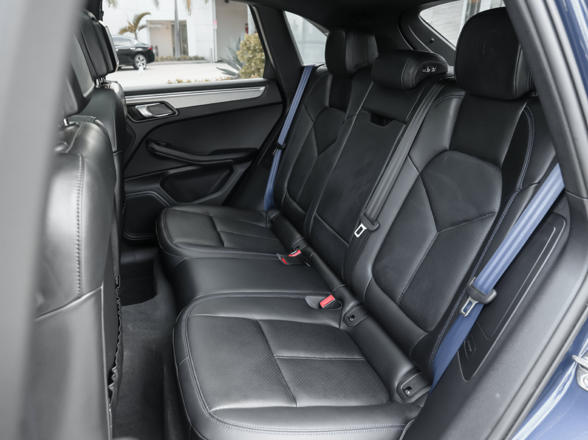 Used 2023 Porsche Macan Turbo AWD/4WD image 5