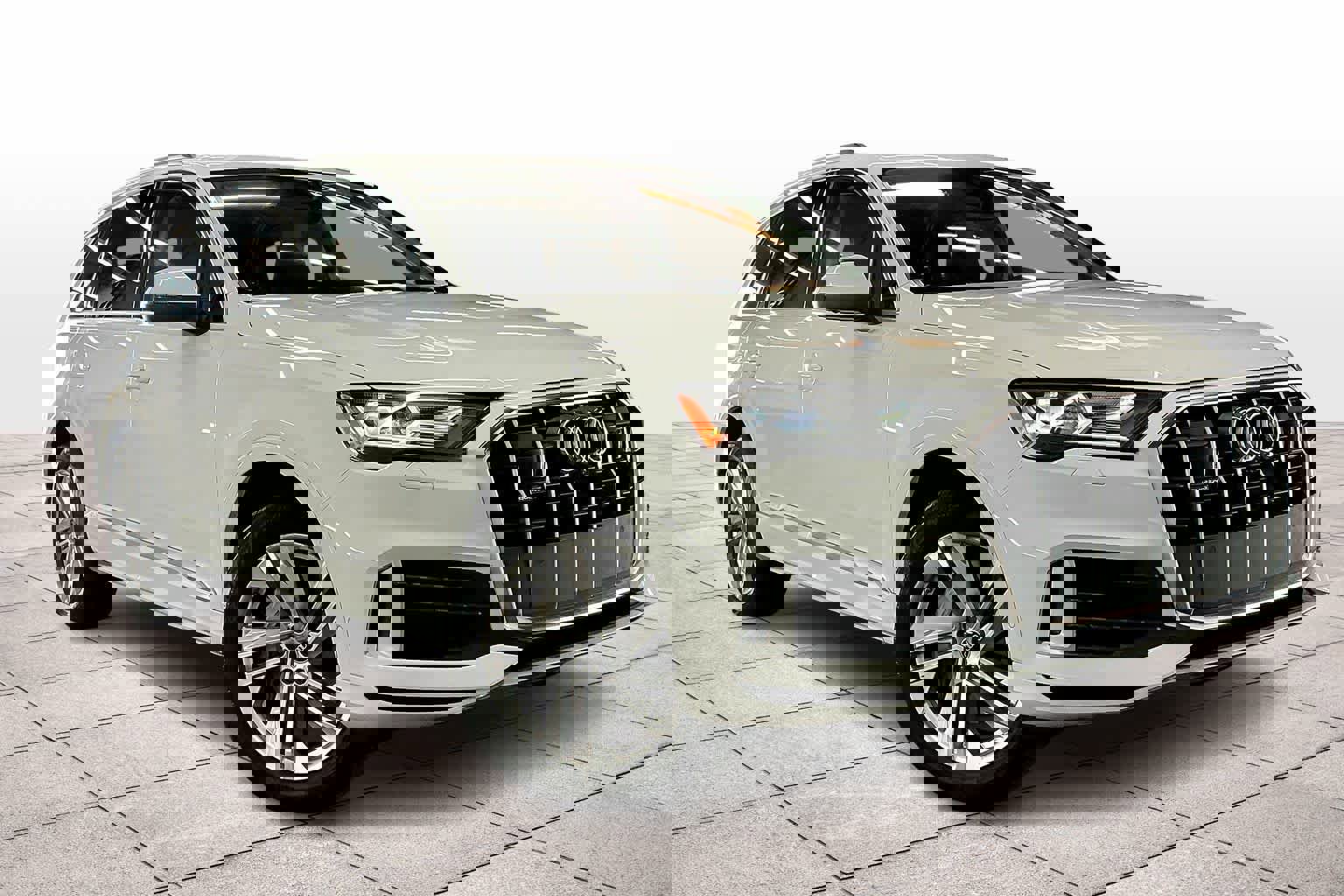 Used 2022 Audi Q7 Premium Plus w/ Premium Plus Package image 2