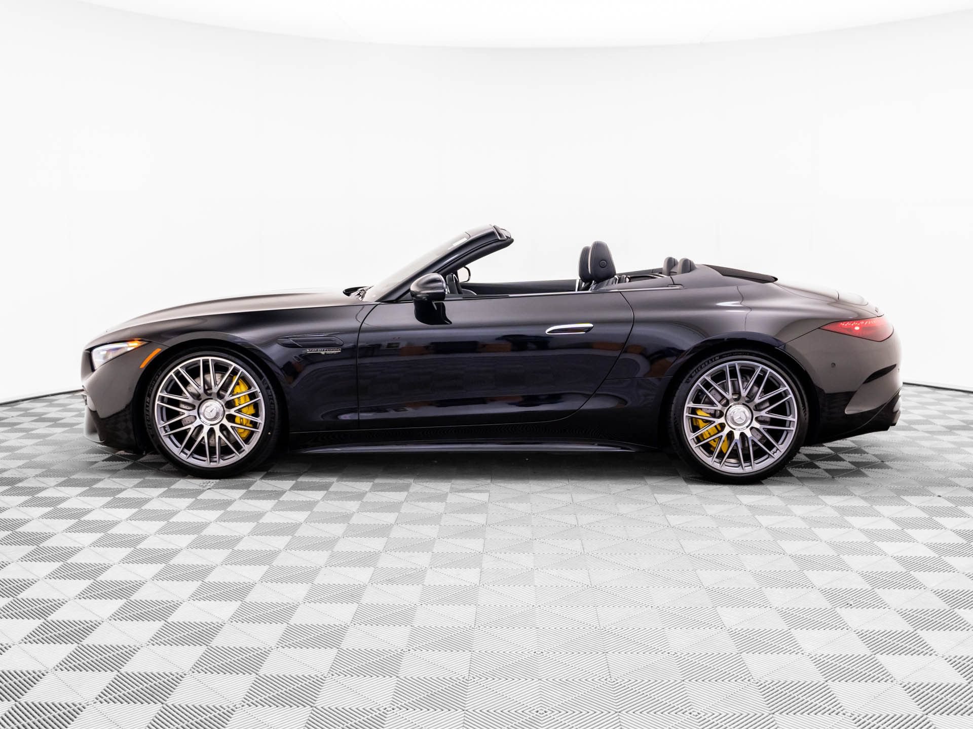 Used 2022 Mercedes-Benz SL 63 AMG 4MATIC w/ Driver Assistance Package image 2
