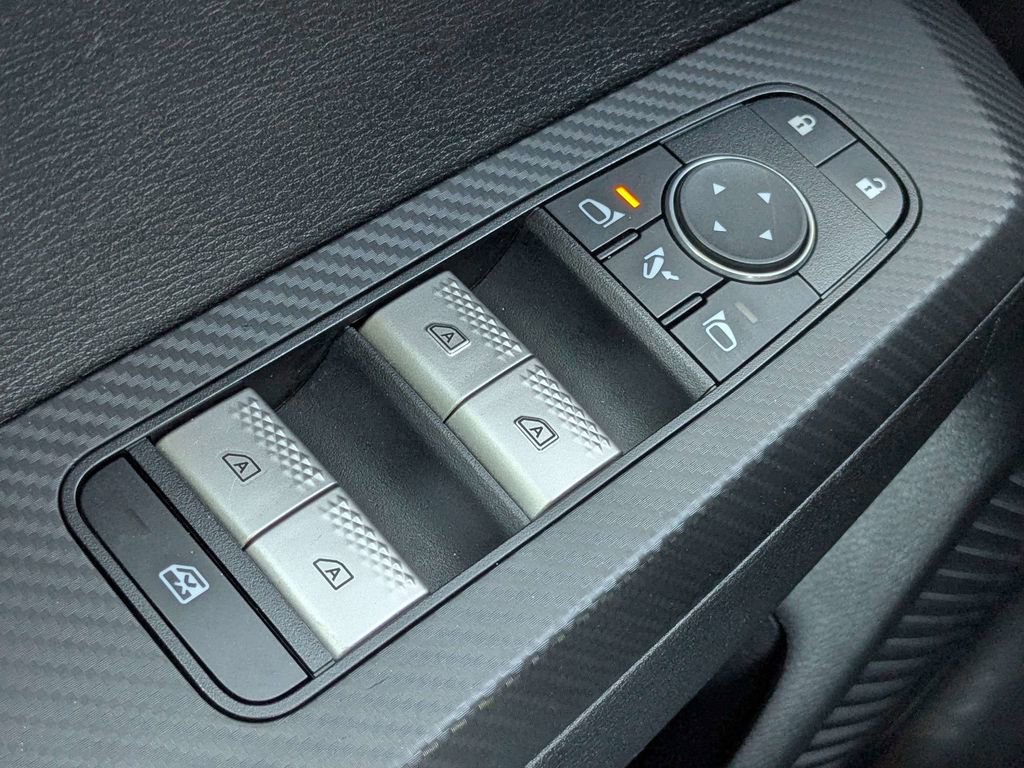 Used 2024 Mitsubishi Outlander SE image 25