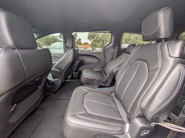 New 2026 Chrysler Pacifica Select FWD image 12