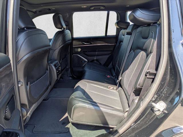 Used 2023 Jeep Grand Cherokee Overland AWD/4WD image 16