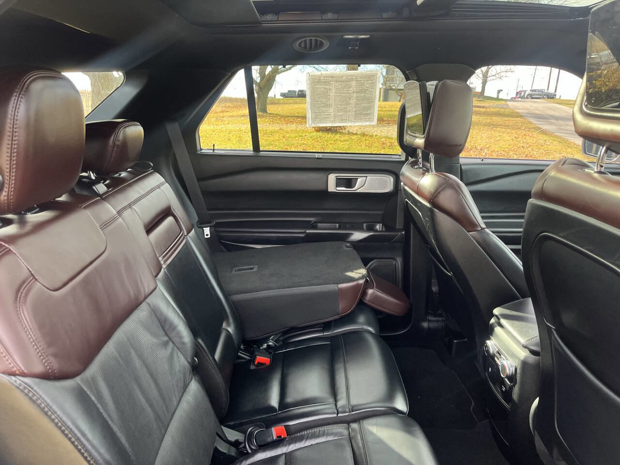 Used 2020 Ford Explorer Platinum image 39