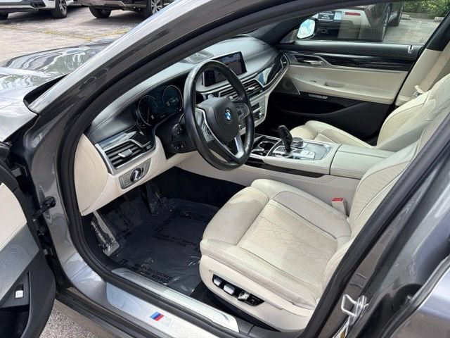Used 2016 BMW 750i RWD image 14