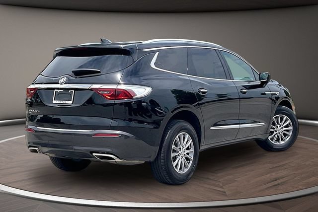 Used 2024 Buick Enclave Premium AWD/4WD image 2