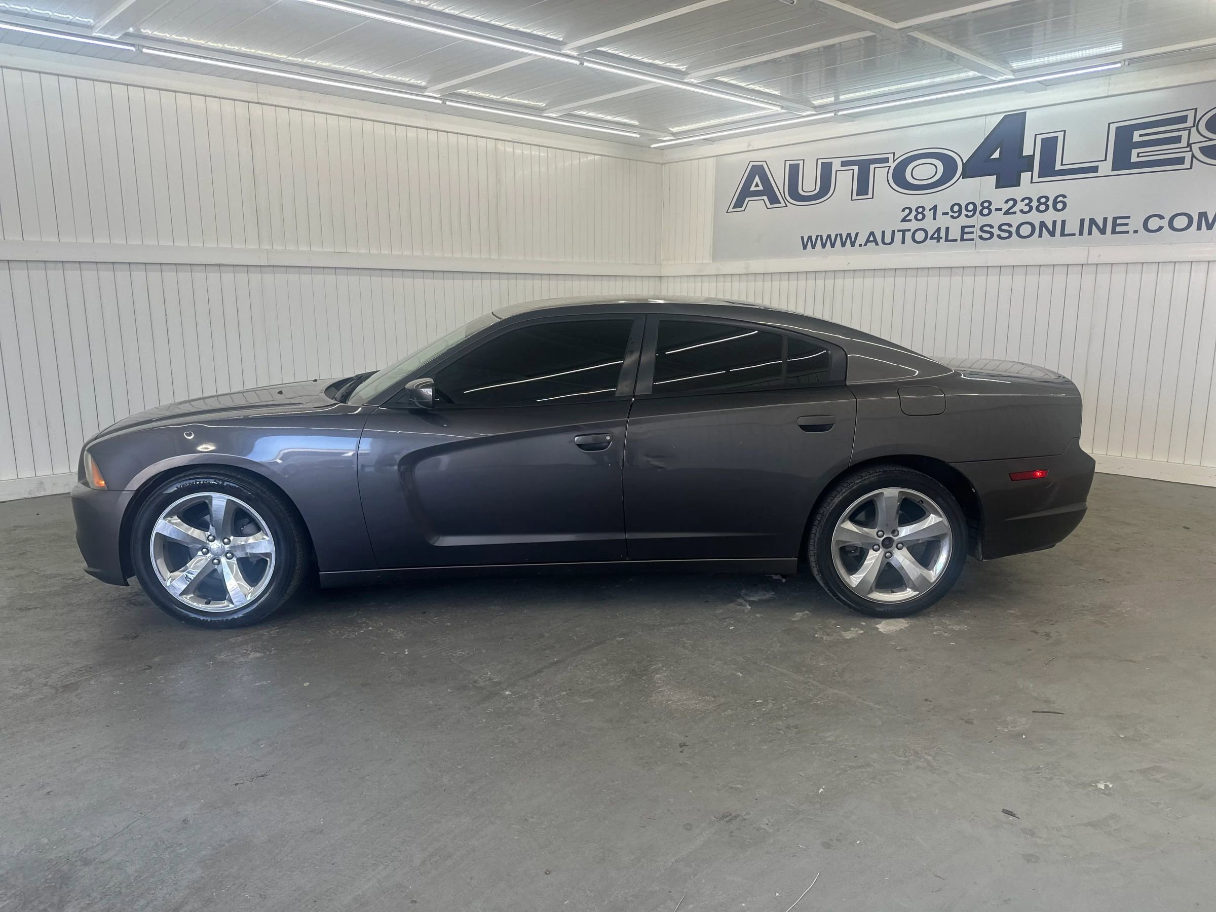 Used 2014 Dodge Charger SE image 8