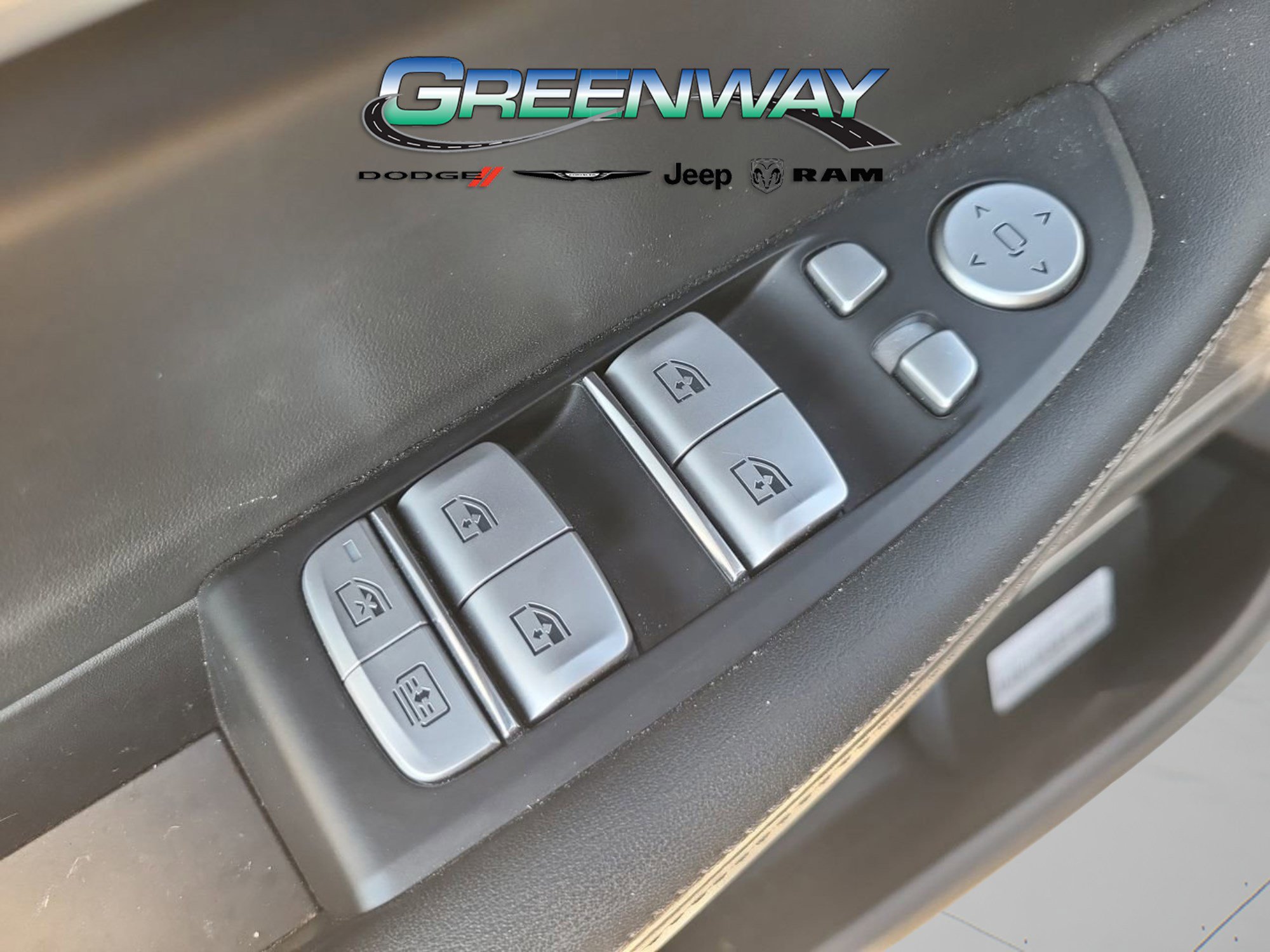 Used 2018 BMW 750i image 16