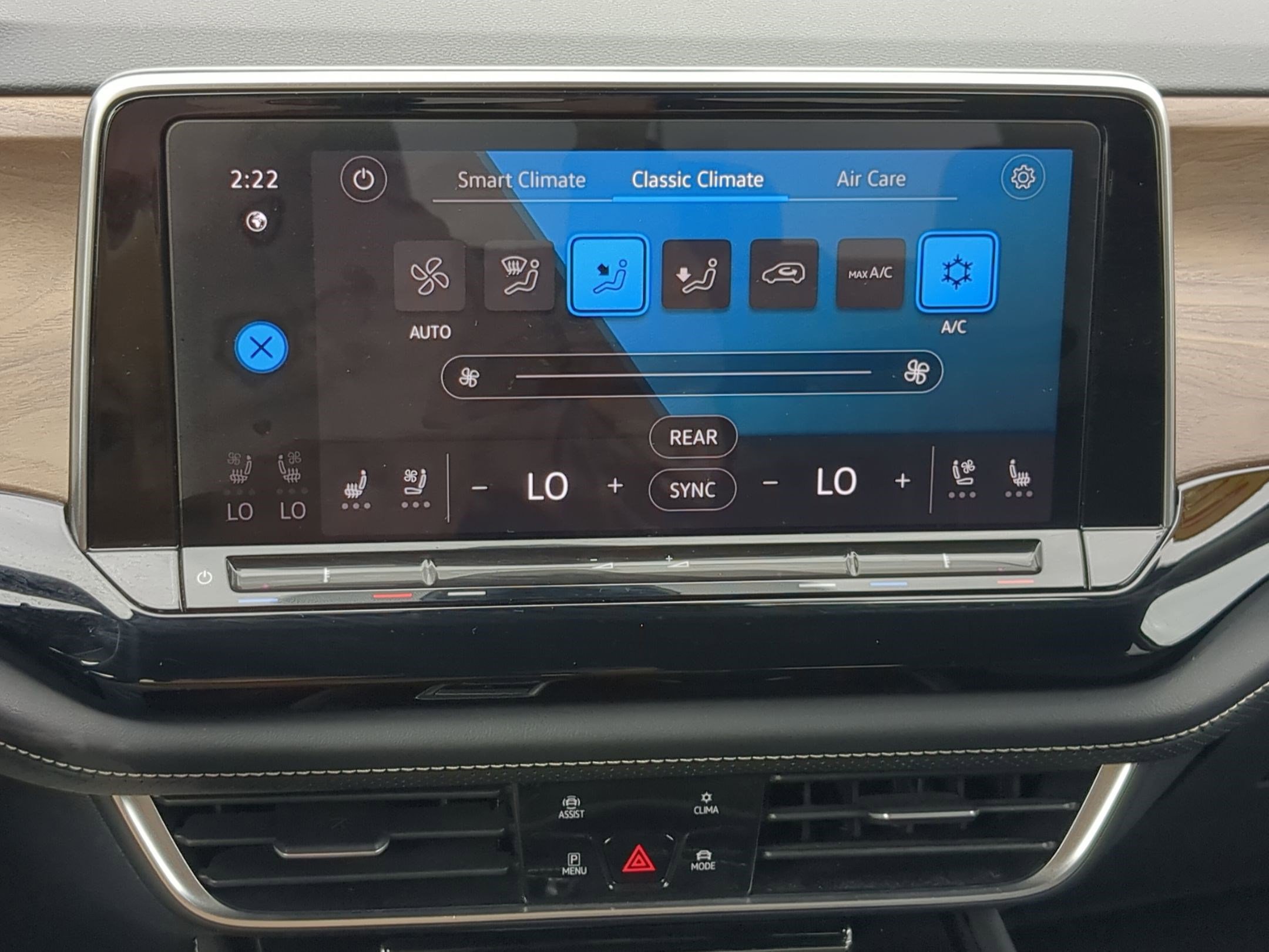 Used 2024 Volkswagen Atlas SE image 24