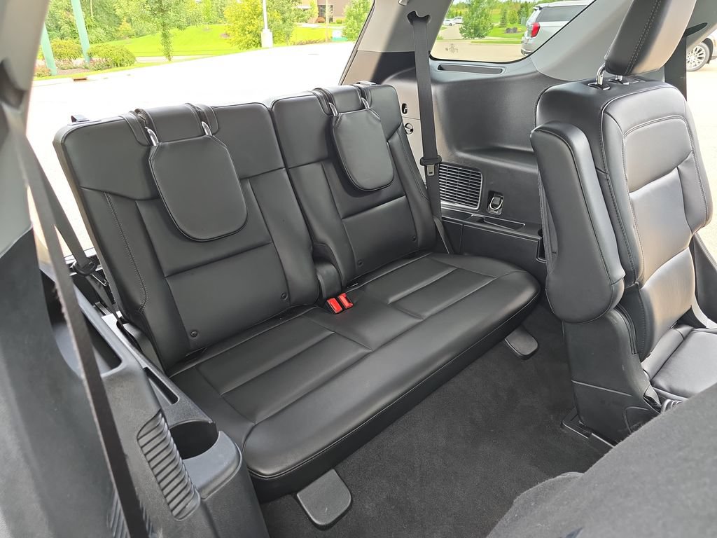 Used 2022 Ford Explorer XLT w/ Equipment Group 202A AWD/4WD image 12