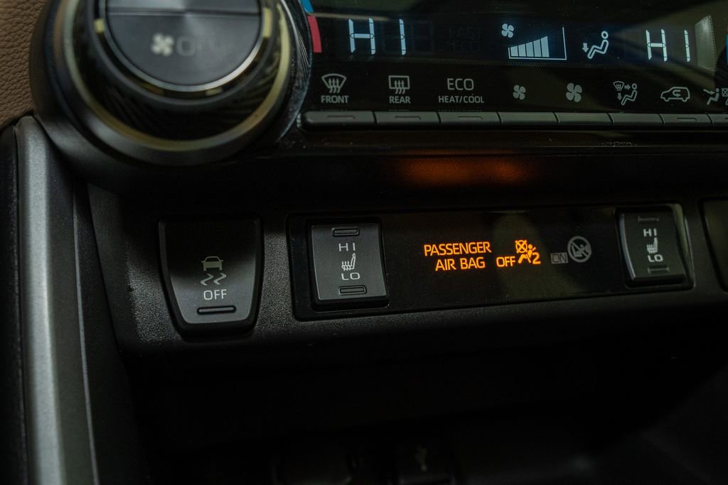 Used 2021 Toyota RAV4 XLE image 16