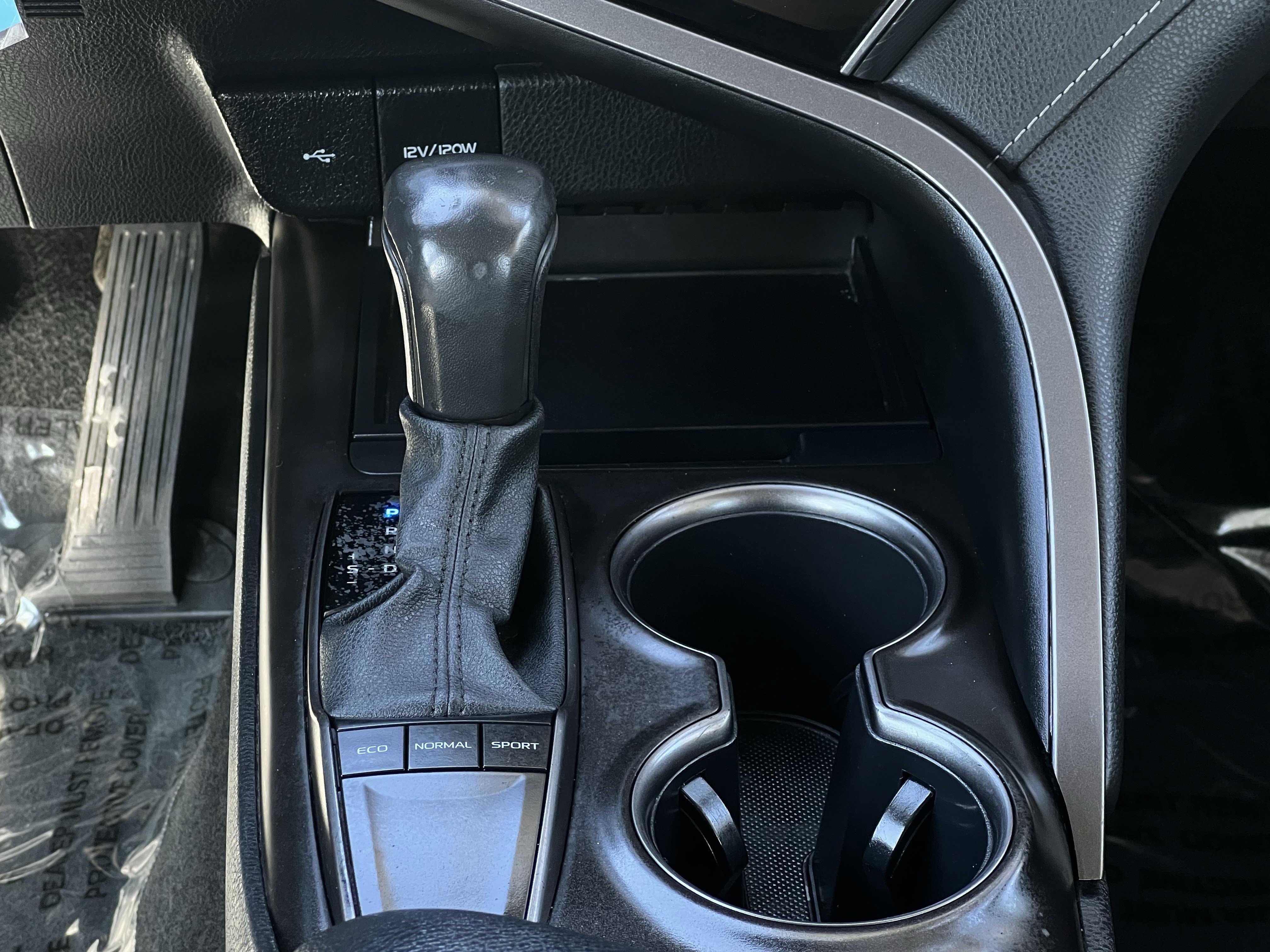 Used 2024 Toyota Camry SE image 19