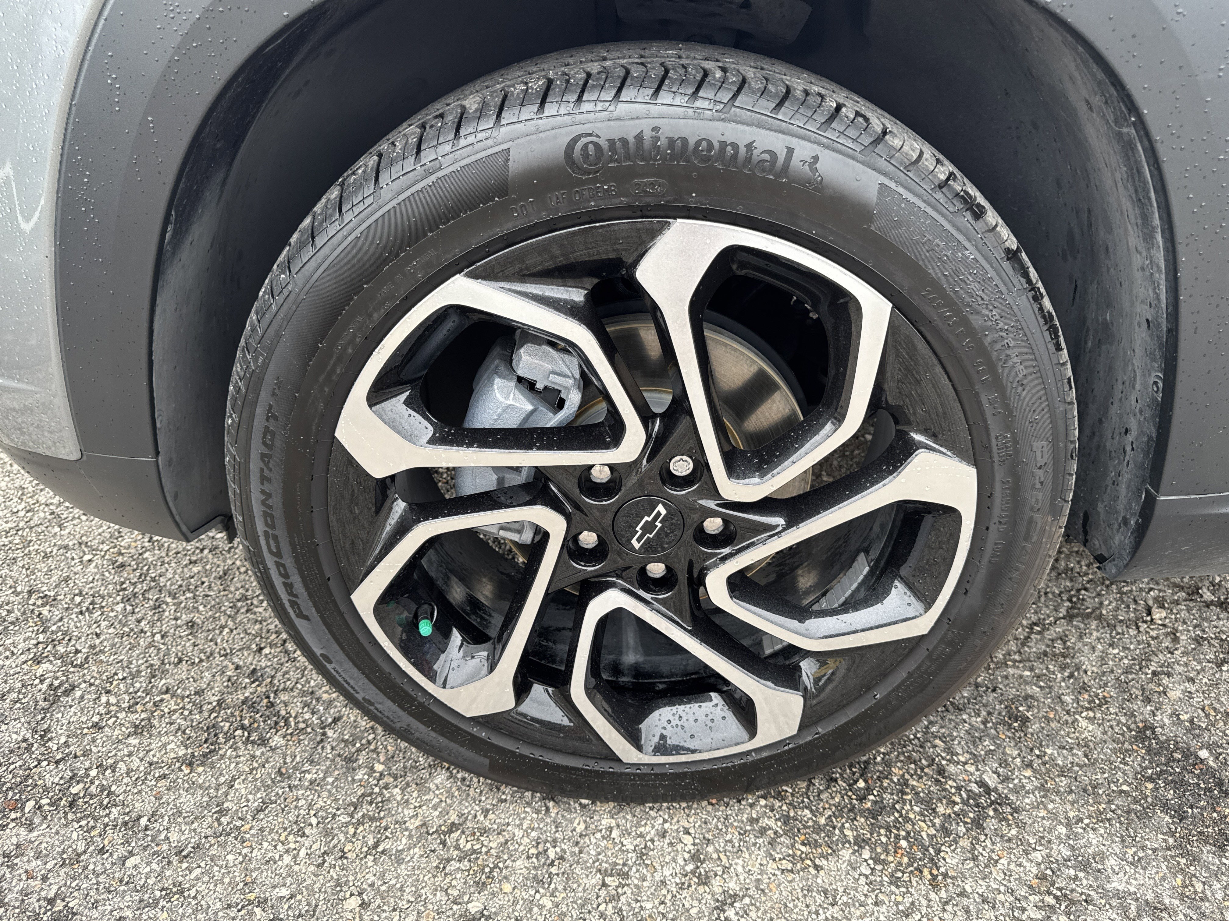 Used 2025 Chevrolet Trax RS w/ Driver Confidence Package FWD image 4