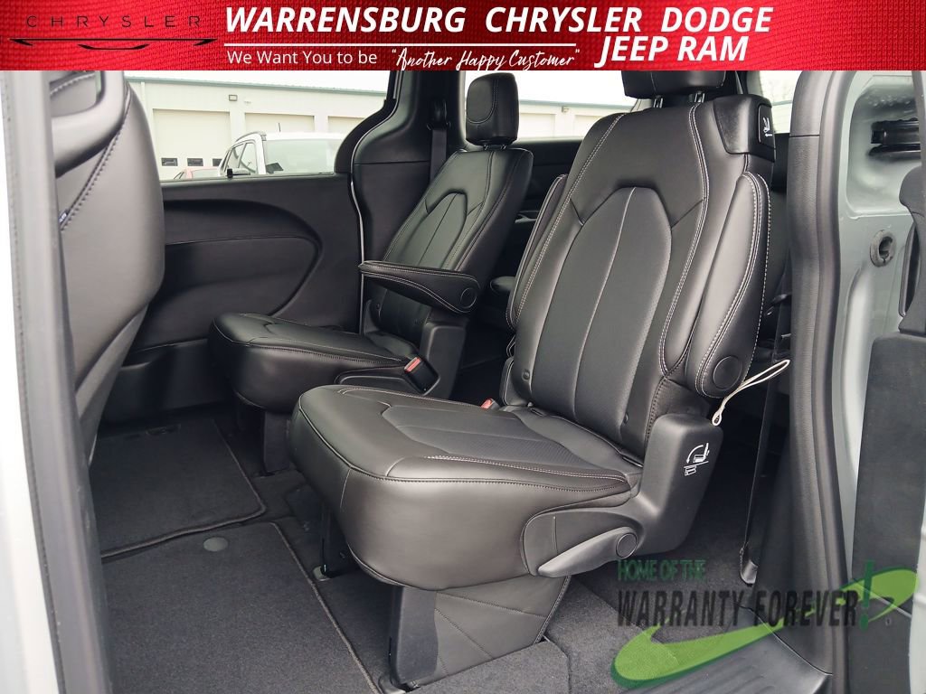 New 2026 Chrysler Pacifica Select AWD/4WD image 13