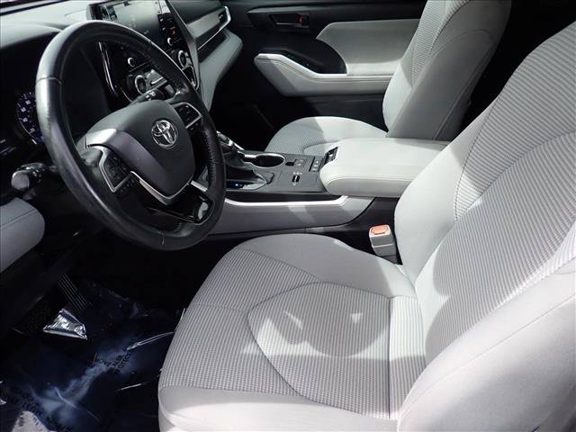 Used 2020 Toyota Highlander LE AWD/4WD image 13