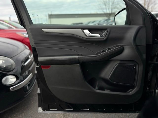 Used 2023 Ford Escape SE image 13