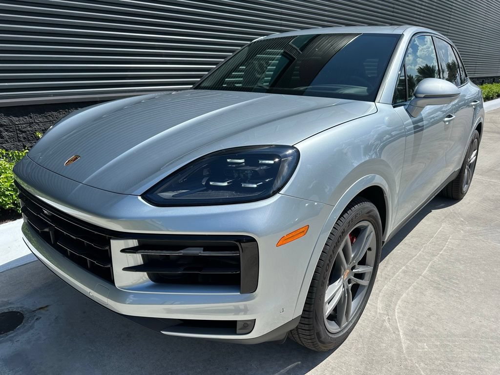 Certified 2025 Porsche Cayenne S AWD/4WD image 6