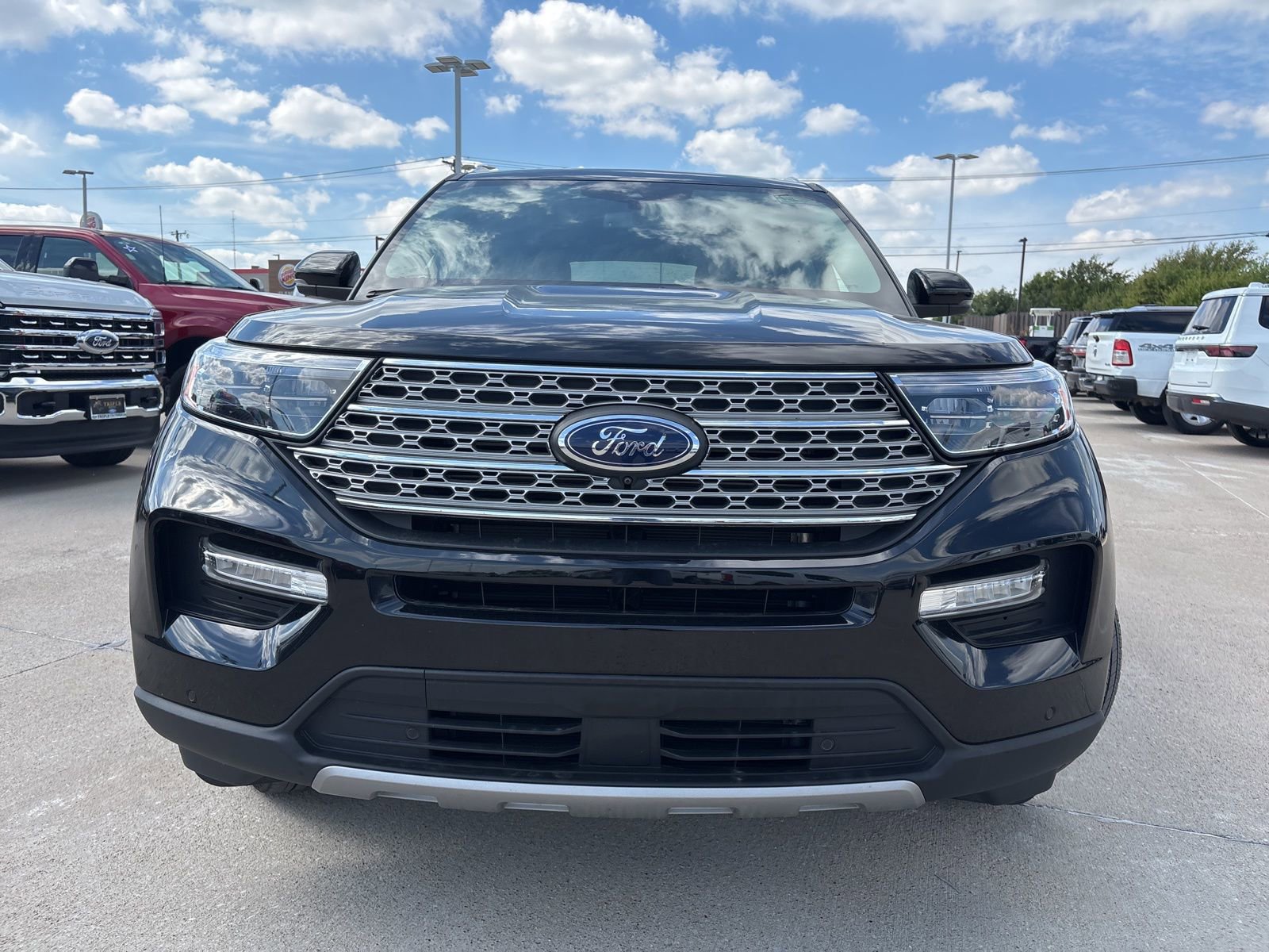 Certified 2022 Ford Explorer Limited w/ Equipment Group 301A image 2