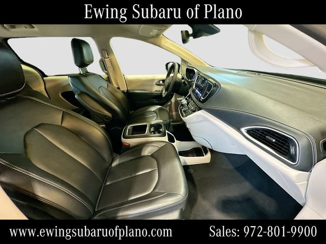Used 2024 Chrysler Pacifica Limited FWD image 29