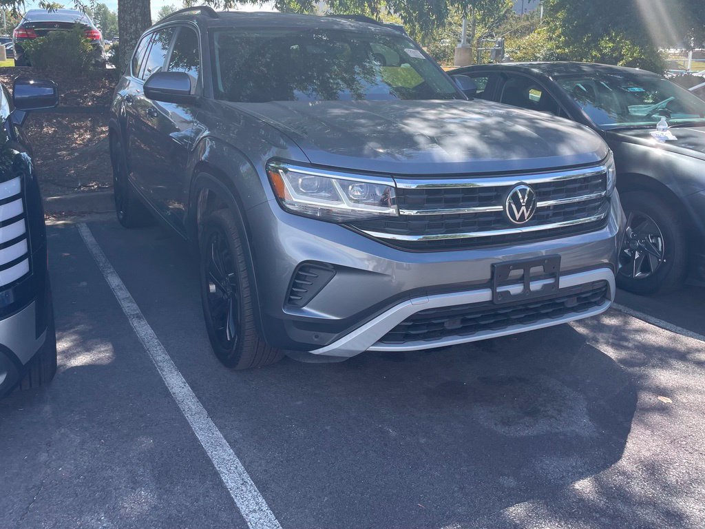 Used 2023 Volkswagen Atlas SE w/ Black Wheel Package FWD image 3