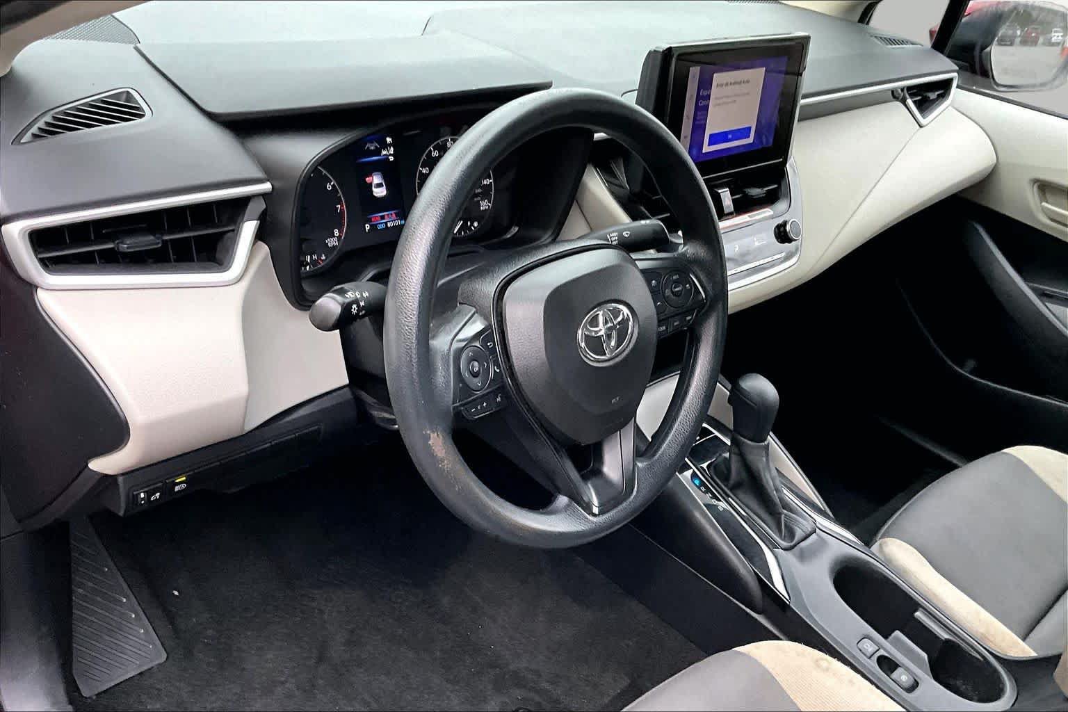 Used 2025 Toyota Corolla LE FWD image 18