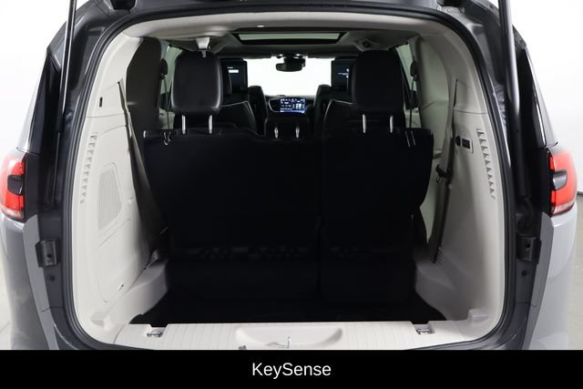 Used 2023 Chrysler Pacifica Limited w/ Uconnect Theater Family Group AWD/4WD image 18