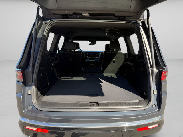 Used 2023 Jeep Wagoneer 4WD image 13