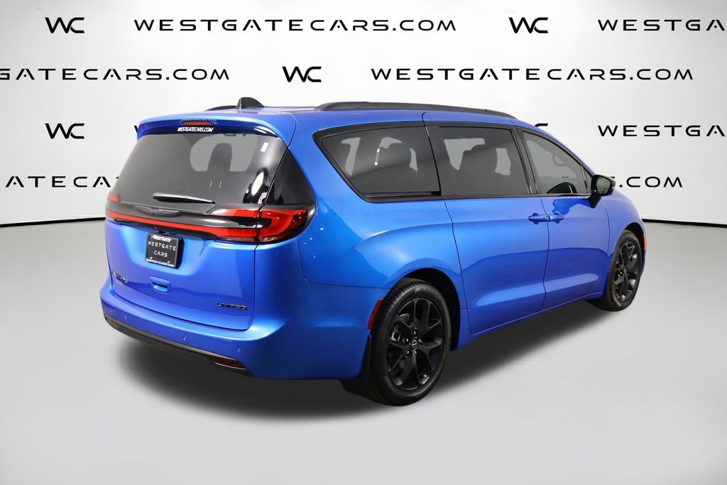 New 2026 Chrysler Pacifica Limited w/ Uconnect Theater Family Group image 57