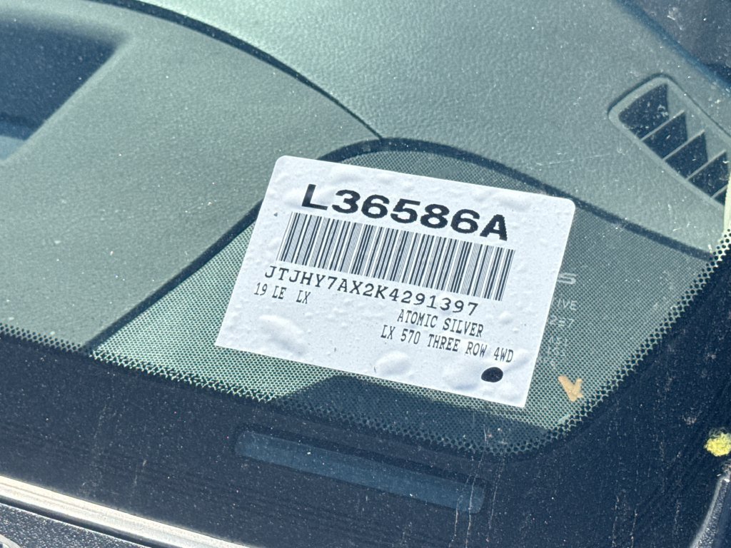 Used 2019 Lexus LX 570 4WD w/ Luxury Package image 16