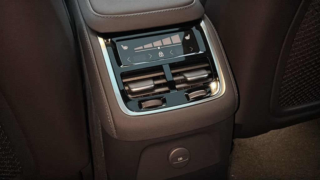 New 2026 Volvo XC90 T8 Plus w/ Protection Package Premier AWD/4WD image 9