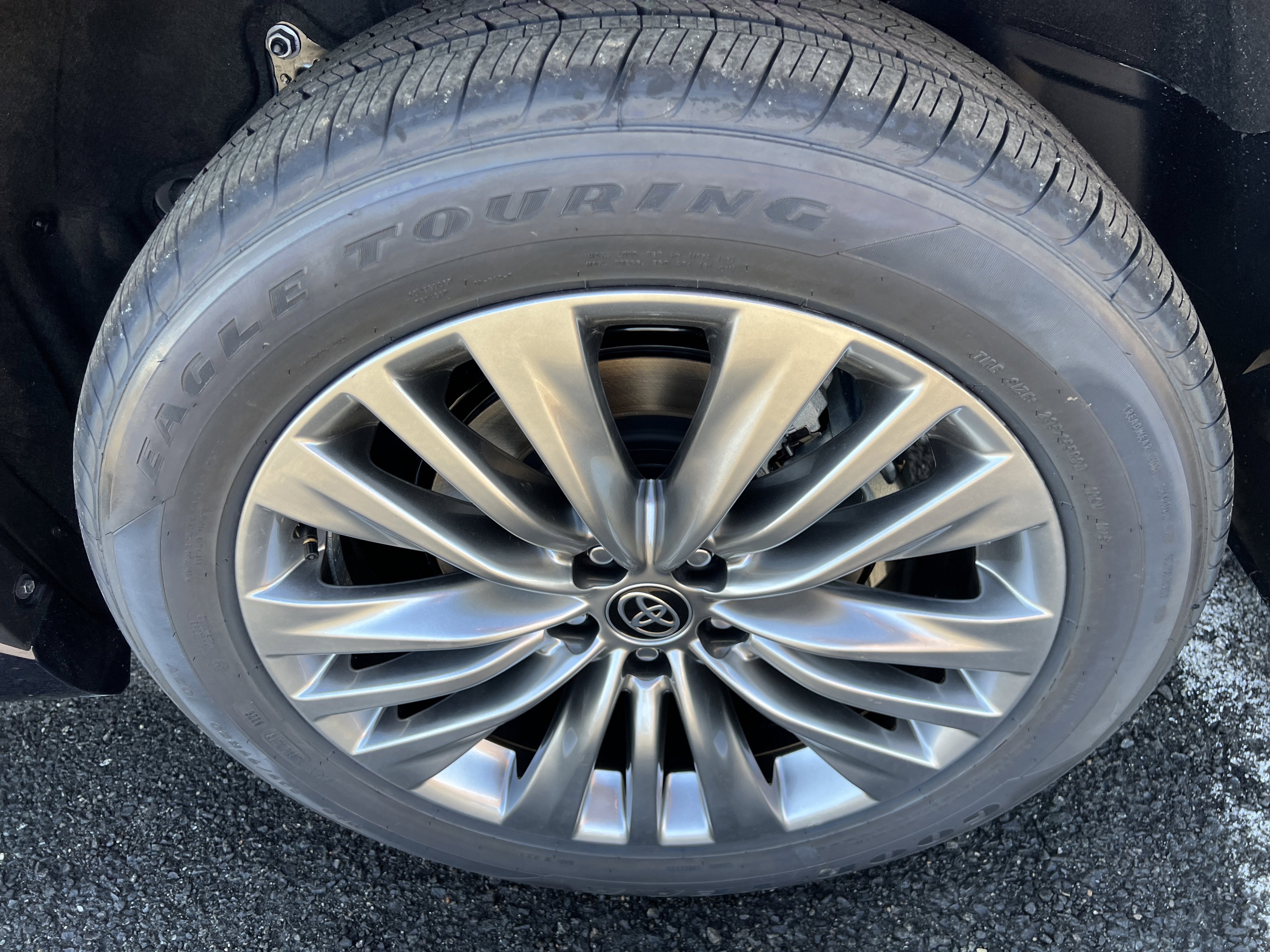 New 2026 Toyota Highlander Platinum image 10