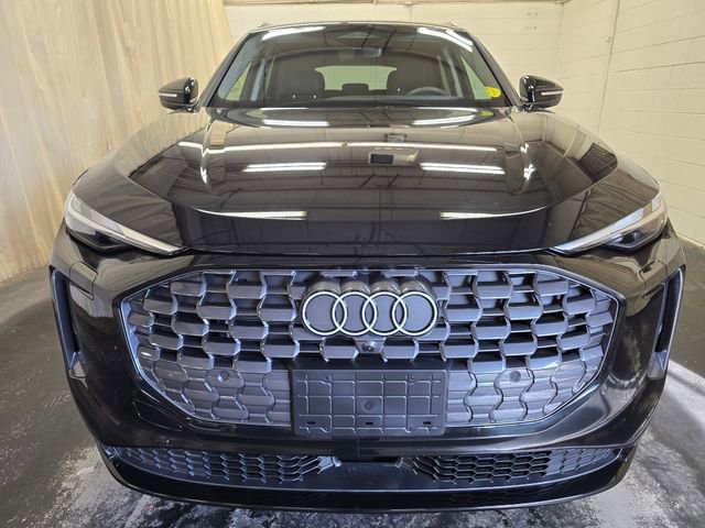 Used 2025 Audi Q5 2.0T Premium w/ Convenience Package image 4