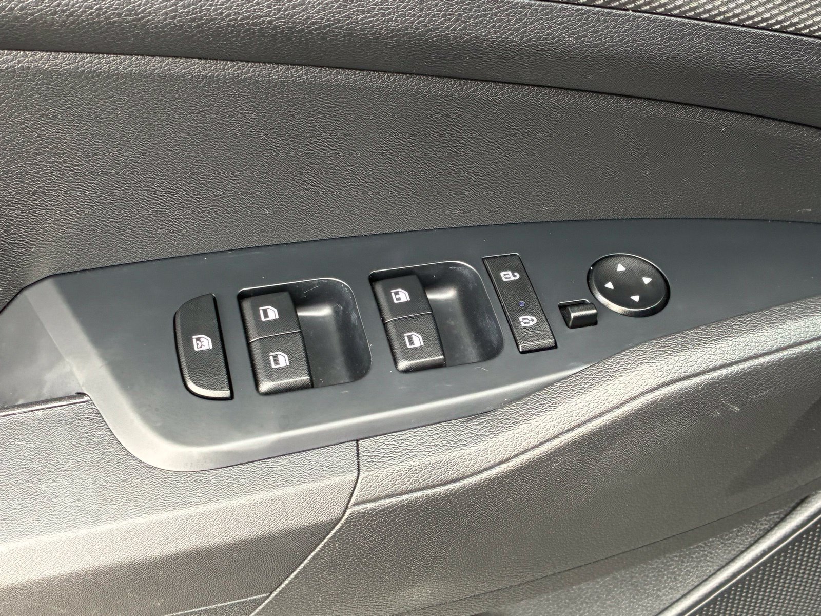Used 2024 Kia Sportage LX FWD image 12
