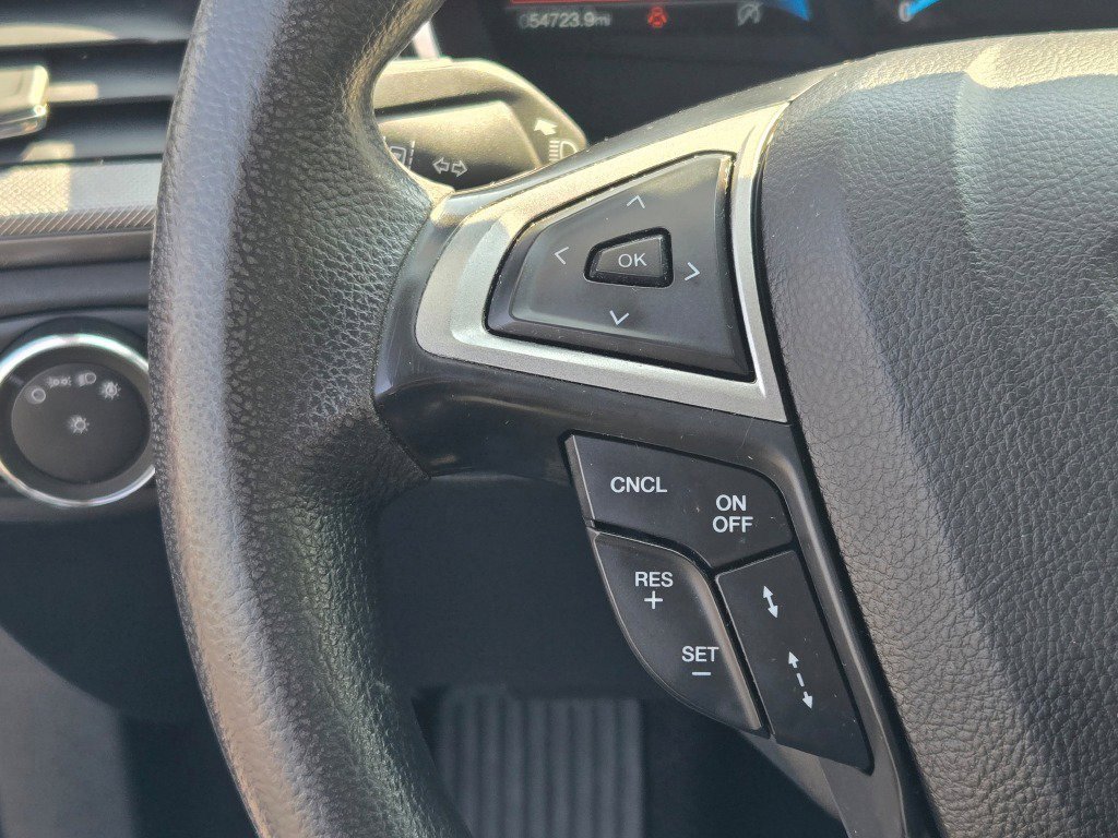 Used 2020 Ford Fusion SE image 25