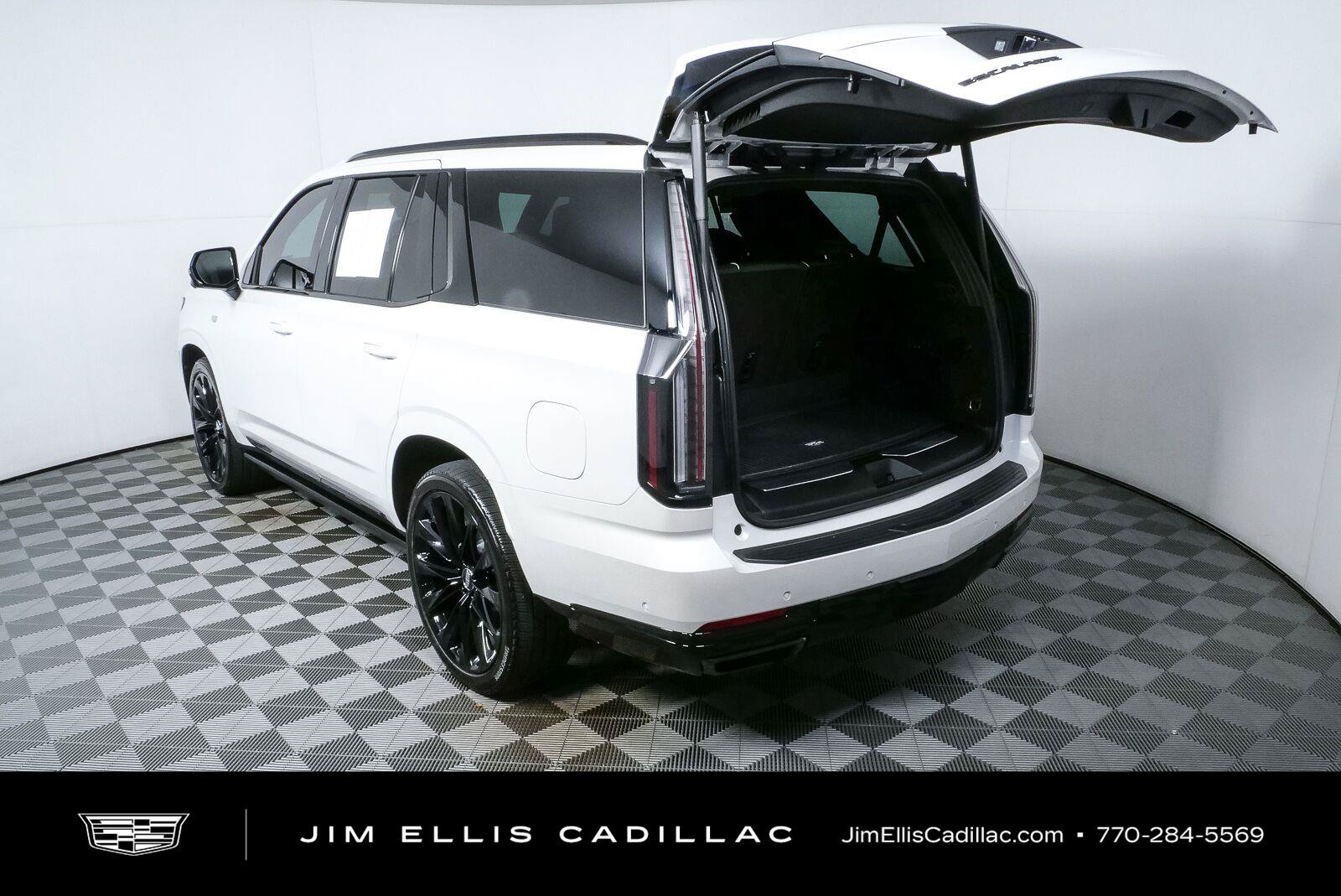 Used 2025 Cadillac Escalade Sport Platinum w/ LPO, ONYX Package AWD/4WD image 33