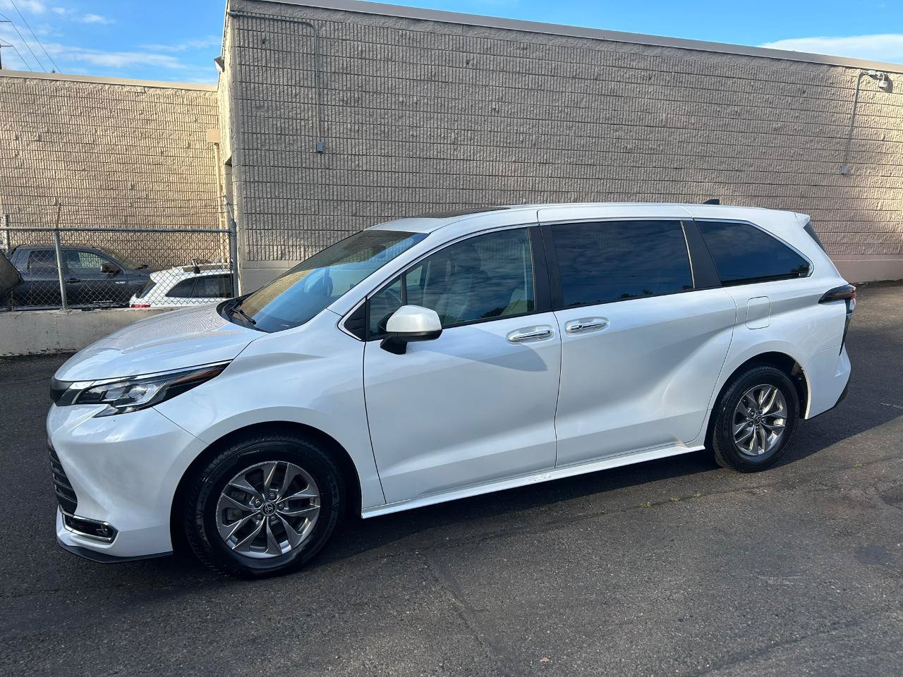 Used 2023 Toyota Sienna XLE AWD/4WD image 8