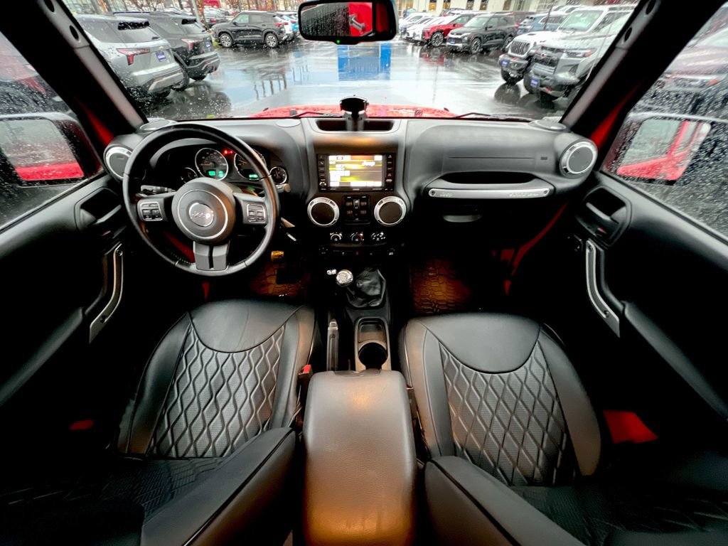 Used 2015 Jeep Wrangler Unlimited Sahara w/ Max Tow Package image 17